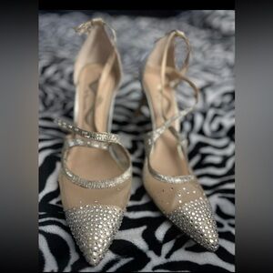 NINA SHOES ONLY USED ONCE AND THE SHOES ARE IN EXCELLENT CONDITION💯